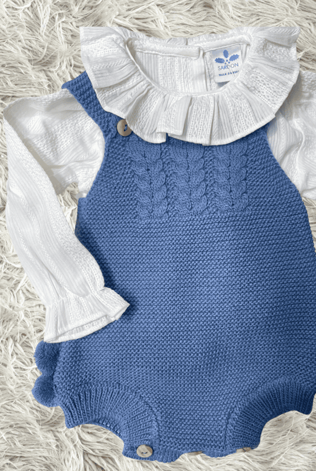 Conjunto camisa, peto y chaqueta